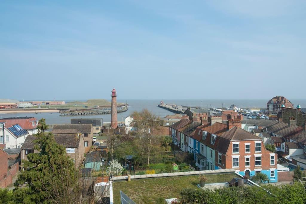 Large Character Home, Hot Tub, Beach 5 Min Walk Gorleston-on-Sea Esterno foto